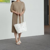 핑크홀릭 네크라인 라운드 니트 원피스