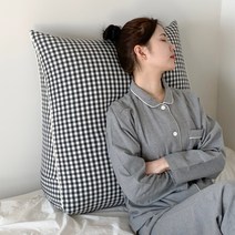 집앤콕 삼각 등받이 쿠션 봄체크, 블랙