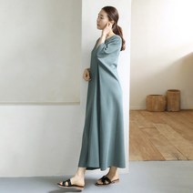 비나인 쿠힌 브이넥 니트 원피스