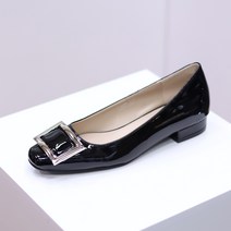 어바웃슈 레이즐 메탈장식 에나멜 펌프스