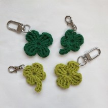 핸드메이드 뜨개 귀여운 네잎클로버 커플 열쇠고리 에어팟 버즈 가방 브로치 키링