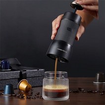 캡슐커피머신 가정용 휴대용 캠핑 미니 핸드 홀드 캡슐 커피 메이커 미니 에스프레소 커피 머신 13-15bar 고압 캡슐 커피 메이커 60ml 용량, 검은 색, 1 컵