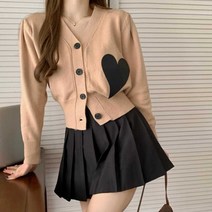 이지핏 10대 20대 봄가을 데일리룩 귀여운 하트 가디건 상의 봄가을가디건 여성용카디건 하트패치가디건 니트브이넥가디건 여성가을의류 가을데일리룩 여성데일리코디 간절기니트패션 하트숏가디건 새학기학생패션 여자대학생코디