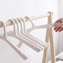 스파브랜드 편집숍 매장용 깔끔한 옷걸이 남성복 면티 블라우스 옷정리 의상 의류보관