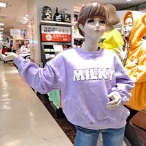 더데이걸 산본점 21년신상 60%세일 **화사한 컬러감과 유니크한 디자인** #울아이 코디걱정 끝!!~ 기본템으로 입기좋은 맨투맨 강추!!~