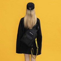 가방팝 언더크로스 조이 슬링백 블랙