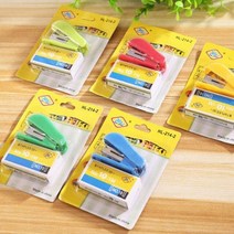 스테이플러 없이 귀여운 미니 무작위 컬러 스테이플러 솔리드 오피스 문구 학생용 소형 휴대용 플라스틱 10 개 스테이플, One Size
