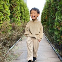 소프트 폴라 등원룩 부자룩 보들보들 벨벳 겨울 간절기 코디샷 티셔츠
