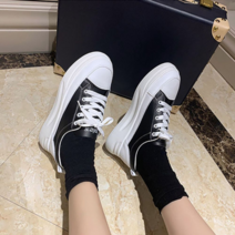 여성 운동화 캐주얼룩 교복룩 데일리 패션 스니커즈
