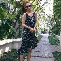에씨클레오 여름 코디 플라워 패턴으로 3만원대 선물 사랑스러우며 여리여리한 프릴디자인 시원하고 가벼운 원단의 여성 밑단 프릴 플라워 끈나시 원피스 E-608551