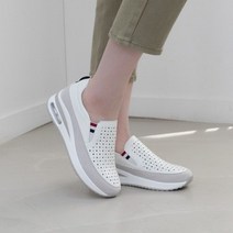 구멍송송 시원하고 가벼운 펀칭 가죽 슬립온 발편한 에어창 4cm 일상패션 데일리룩