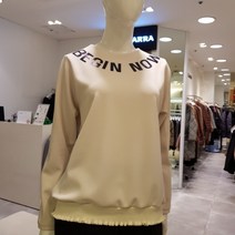 막스카라 밑단 주름 라운드 블라우스(M21QWB308)