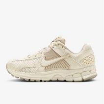 나이키 우먼스 줌 보메로 5 베이지 FQ6868-111