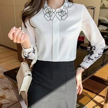 [랜덤플레이]넥 플라워 포인트 블라우스