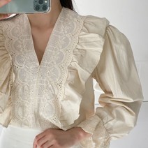 무배송 여성스러운 여친룩 데이지 자수 프릴 블라우스