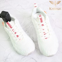 니트런 트위스터 엠보스티치 발볼넓은 운동화