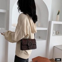 가바바 여성 가방 동그라미 보석이 박힌 스티치 미니 크로스백 G43447