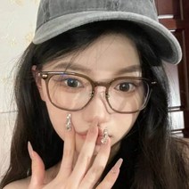 갈색 알큰 얇은 뿔테 동그란 얼굴 안경