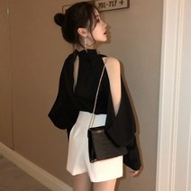여성 블라우스 페미닌한 어깨 트임 블랙 쉬폰