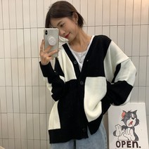 브이넥 니트가디건 아우터 블러킹 바둑판 모양의 물건 여성 봄가을 디자인감각 보이핏 볼륨 얇은니트 코트 2596252115