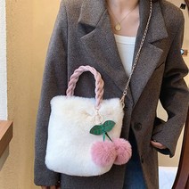 페이크퍼가방 겨울 자석 똑딱이 인조 퍼 여성 데일리 가방
