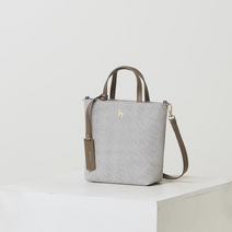 헤지스 HAZZYS 골드 퍼피 로고 미니 핸드백 크로스백 베이지