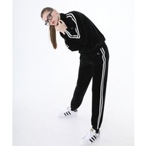 CLUT STUDIO [세트] 0 3 레이지데이 벨벳 탑 & 조거 팬츠 - 블랙 [SET] 0 3 lazy day velvet top & jogger pants - BLACK