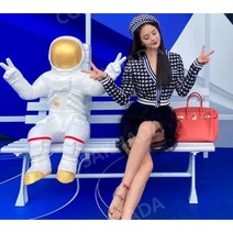 달우주장식품 조형물 정원꾸미기 조경 정원소품 FRP FRP조형물 돌조각상 바닥 대형피규어, V우주비행사 화이트 1.2m