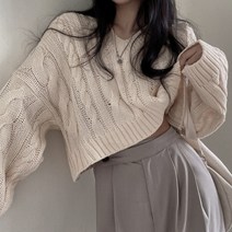 줄리엔느 디에르 브이넥 꽈배기 크롭 니트 스웨터