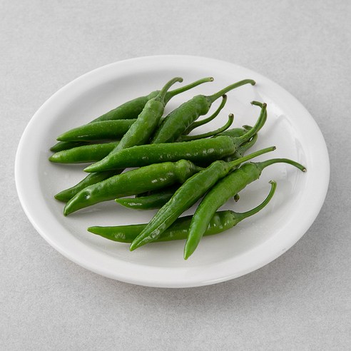 부드러운 된장찌개 국물에 칼칼한 포인트를 더해 입맛이 떨어진 날에도 맛을 선명하게 잡아 주는 재료입니다. - 1