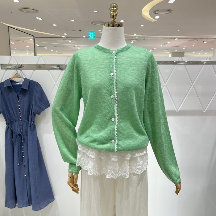 AK플라자 밸리걸 미니 레이스 배색 니트 가디건 226820