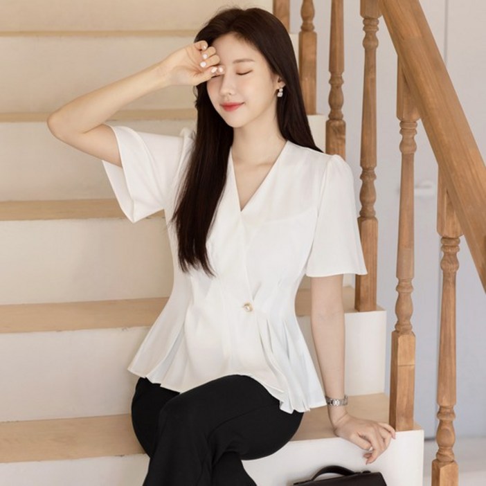 루디 핀턱 페플럼 랩 블라우스