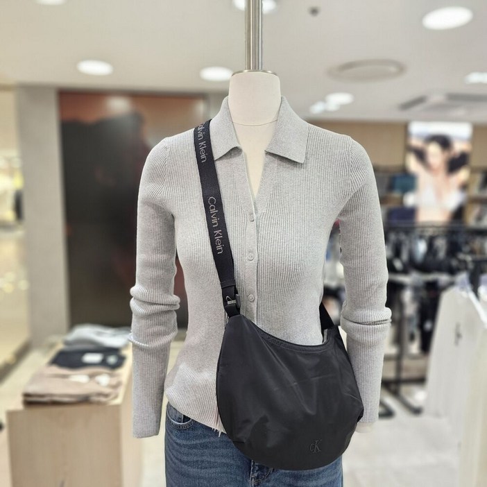 국내 매장판 캘빈클라인 여성 하프문 숄더백4K3048GUB1 블랙