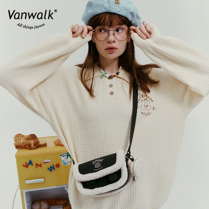 반워크 뽀글이 양털 숄더백 V2516