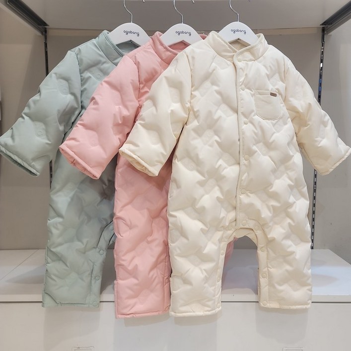 아가방강남점심플 깔끔  털빠짐 없는 무봉제 다운 우주복따뜻하고 편안하게 입을수있는 방한 우주복솜털80깃털20