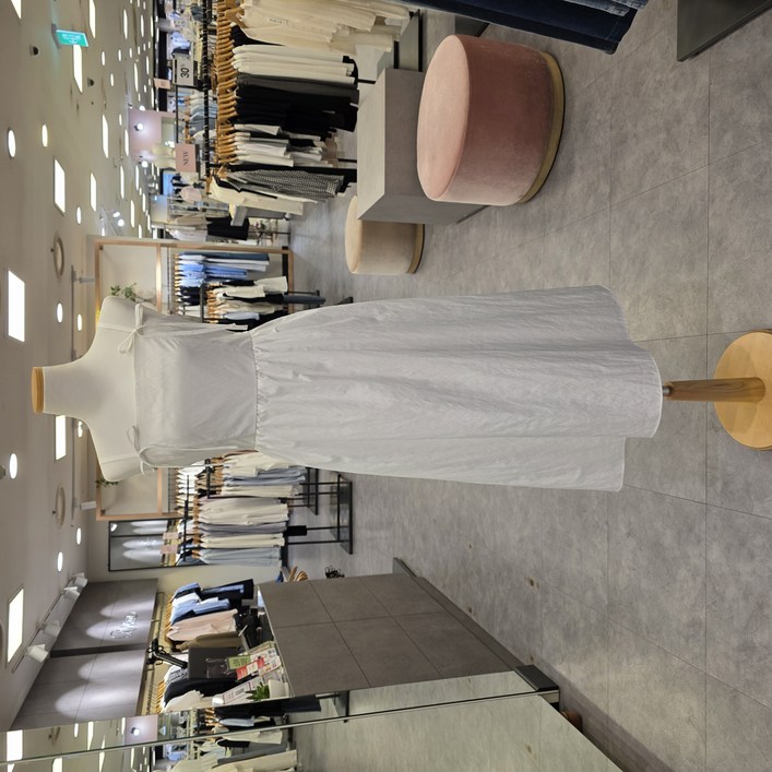 로엠 부평점 깜찍하고 귀여운 스타일 올여름 놀려가실때 어때세요!!!  끈나시 롱 원피스