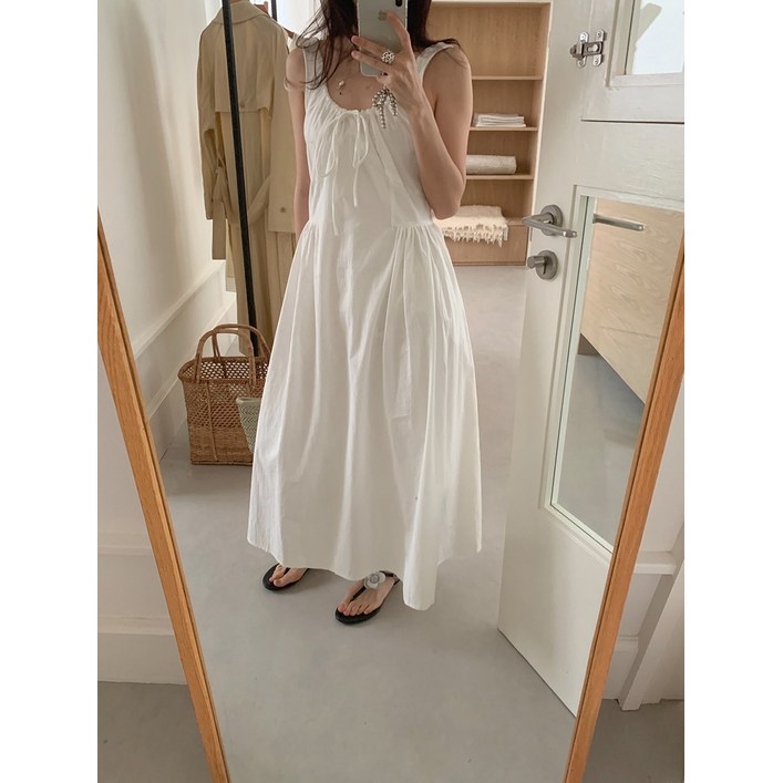 루어스룸 커넥트 민소매 리본 셔링 핀턱 휴양지룩 여름 루즈핏 롱원피스