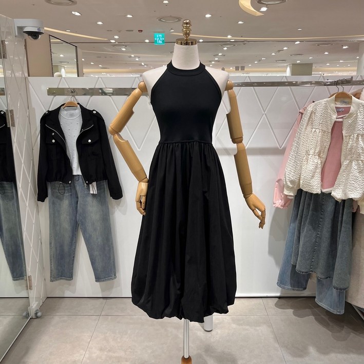 AK플라자 밸리걸 홀터넥 볼륨 롱 원피스 223870