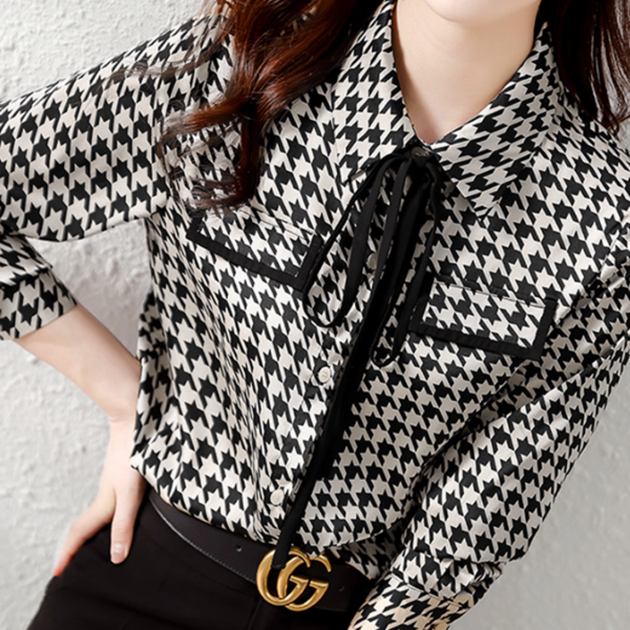 레일라 하운드투스 체크 리본 타이 블라우스 S250818FW10