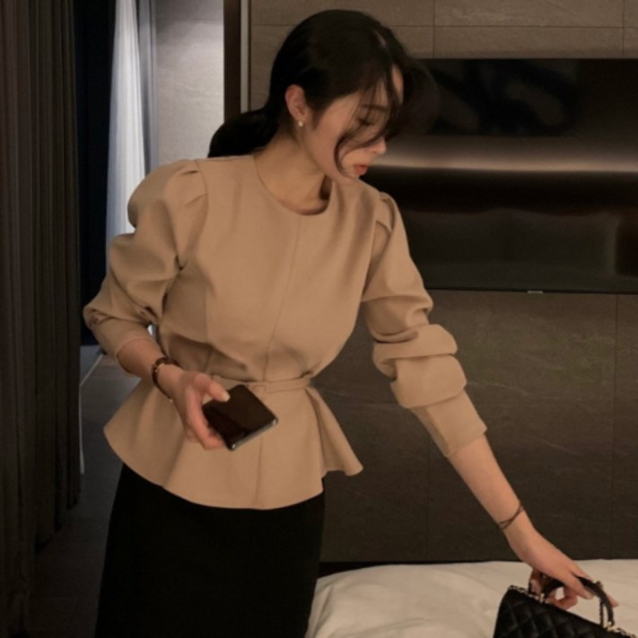 뉴욕멋쟁이 시아 세미크롭 벨트 블라우스 뉴욕멋쟁이 시아 세미크롭 벨트 블라우스