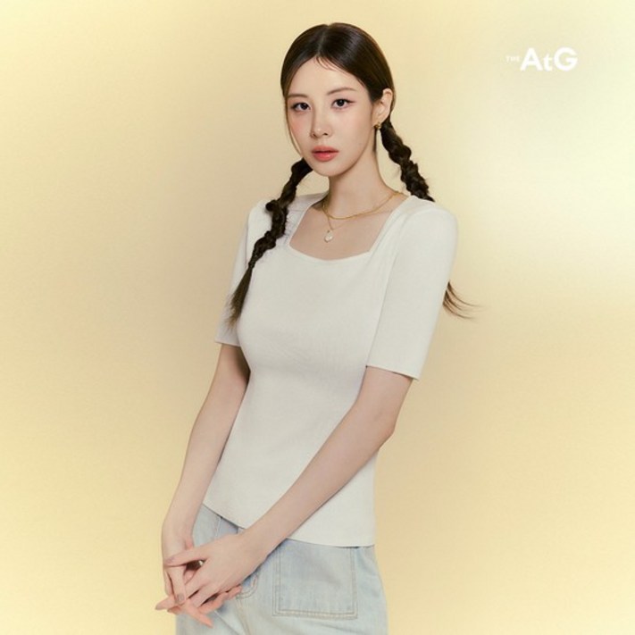 론칭가 69,900원더엣지 24SS 스퀘어넥 하프슬리브 니트 3종 론칭가 69,900원더엣지 24SS 스퀘어넥 하프슬리브 니트 3종