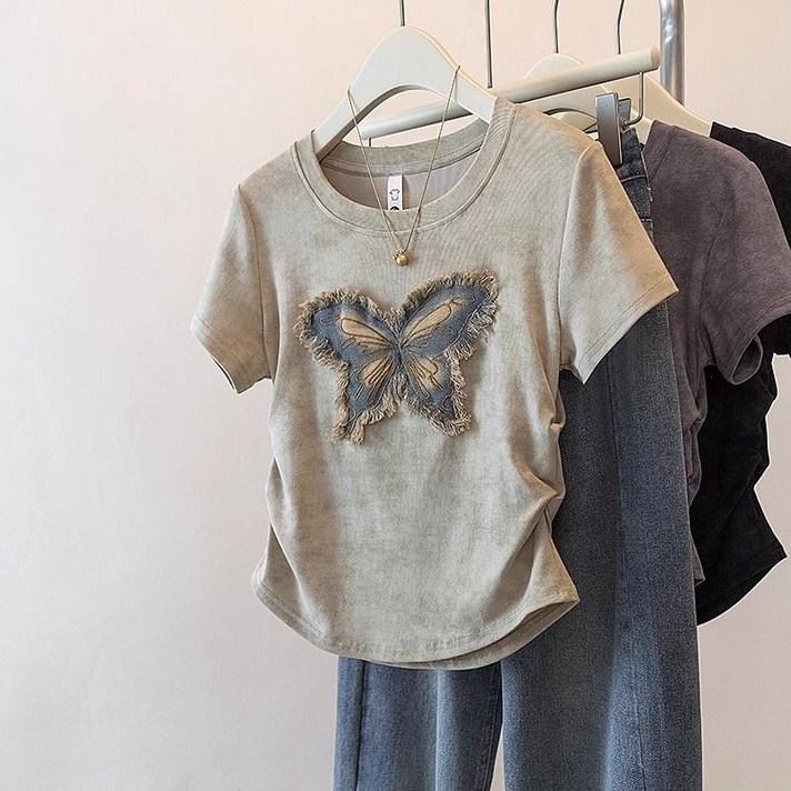 여성 여름 빅사이즈 슬림핏 크롭 티셔츠 독특한 나비 장식 베이직한 숏 티셔츠로 체형 커버 크롭 민소매