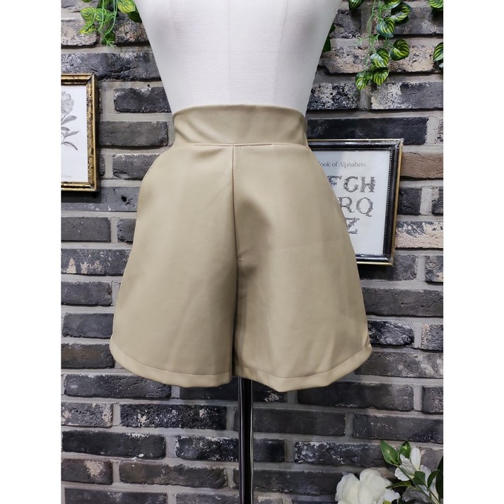 뒷밴딩 인조 가죽 숏팬츠 반바지