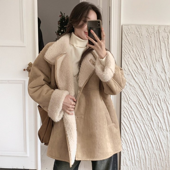 떳다그녀 몽테뉴 스웨이드 뽀글이 카라 털합포 겨울 차이나넥 하프 코트 양털 자켓 오버핏 덤블 무스탕