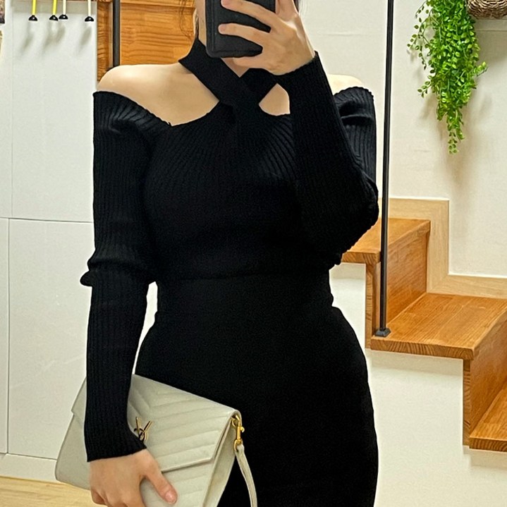 스키니어 홀터넥 쵸커넥 오프숄더 트임 긴팔 티셔츠 sz88240