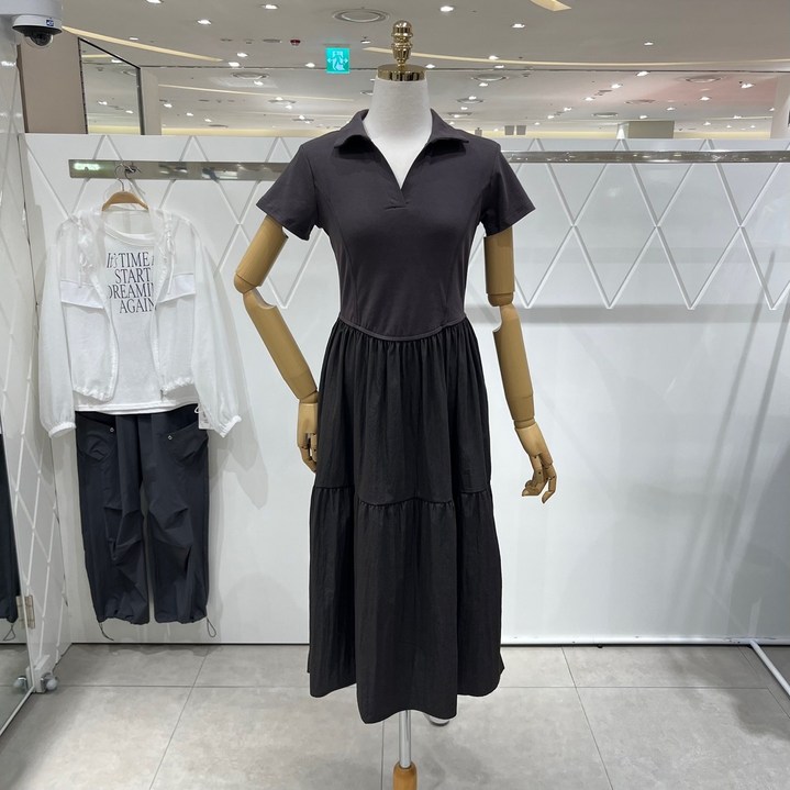 AK플라자 밸리걸 오픈 카라넥 롱 원피스 601700