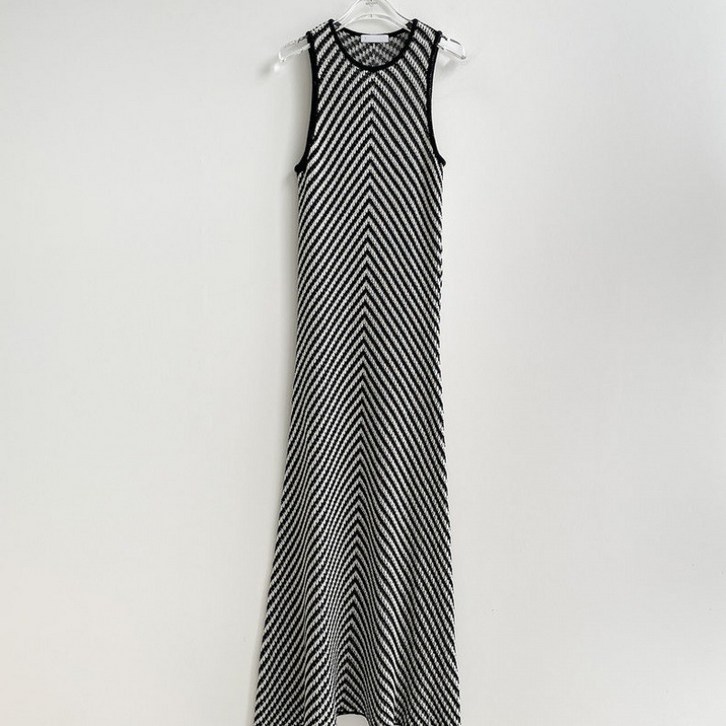 LF 여름 슬림핏 니트 원피스 여성 민소매 패션 고급 시원한 의류 고급스러운 스트라이프 슬림한 해변 휴가, 블랙