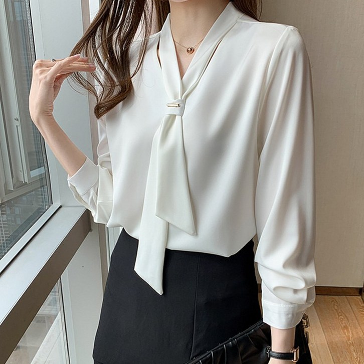 로렌미 메탈장식 타이넥 블라우스 S250806FW15