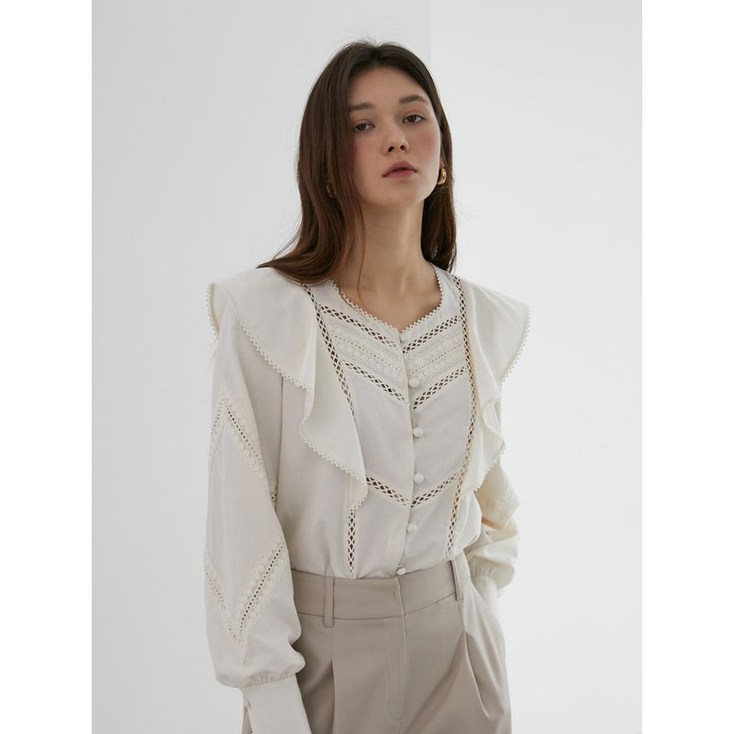 에고이스트 레이스 장식 프릴 블라우스 EN1WB262